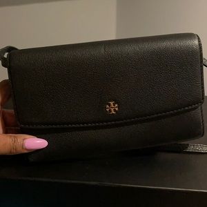 100 💯 Authenticity Tory Burch crossbody bag .. brand new never worn ..